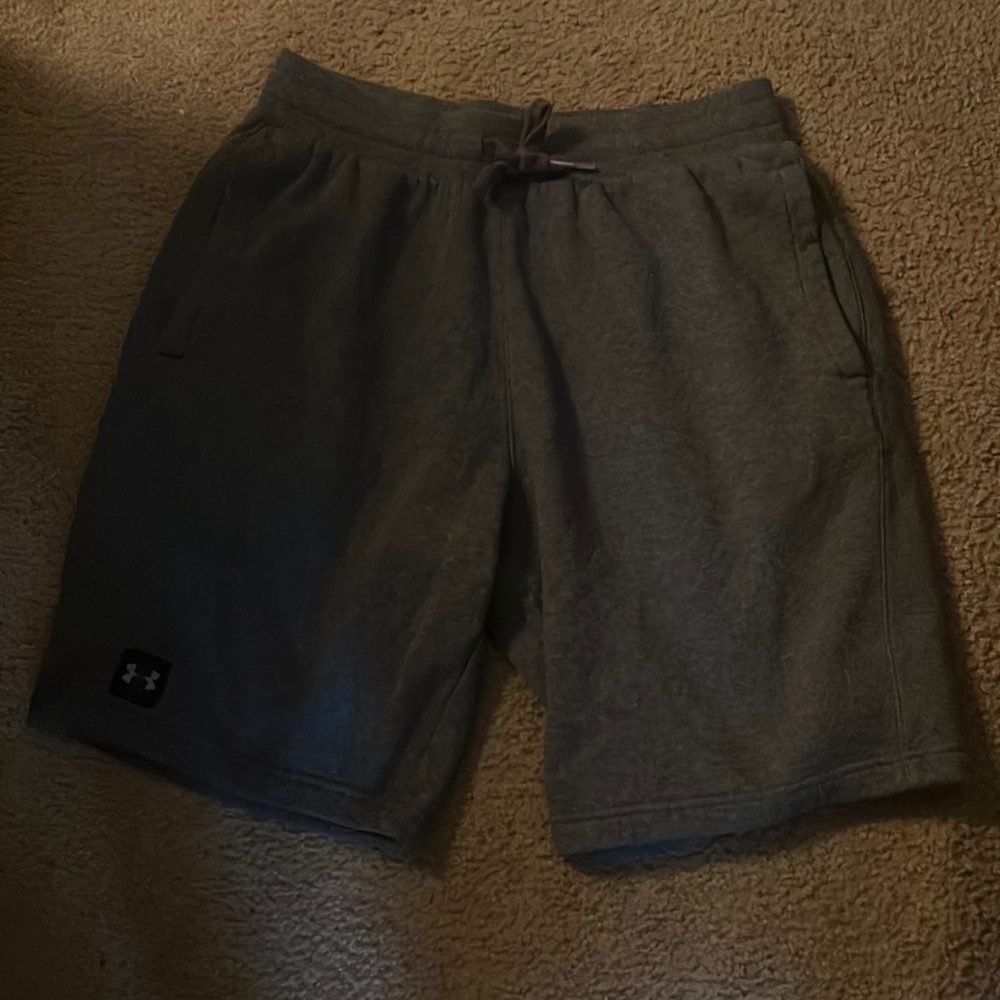 Grey underarmor shorts